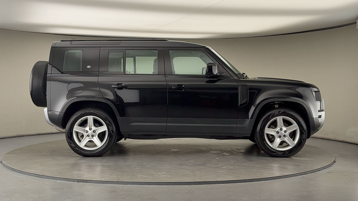 Land Rover Defender 110 Image 16