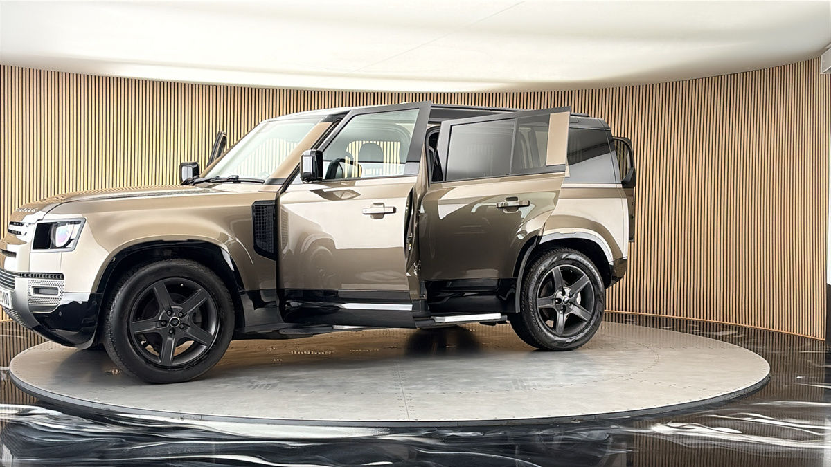 More views of Land Rover Defender 110