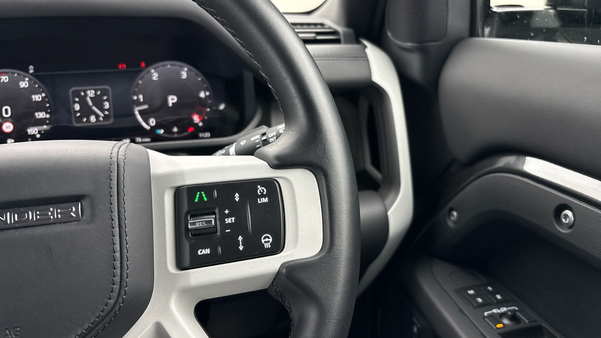 Land Rover Defender 110 Urban Image 14