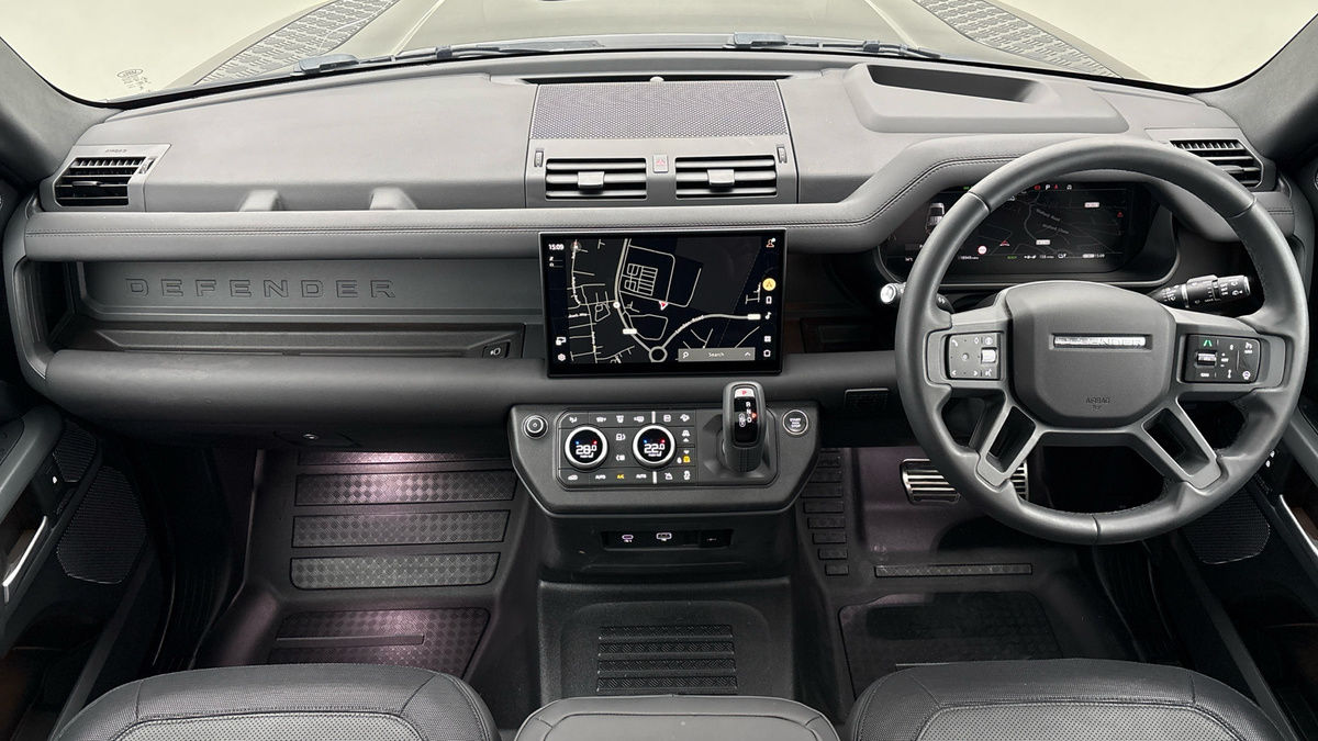 Land Rover Defender 110 Image 12