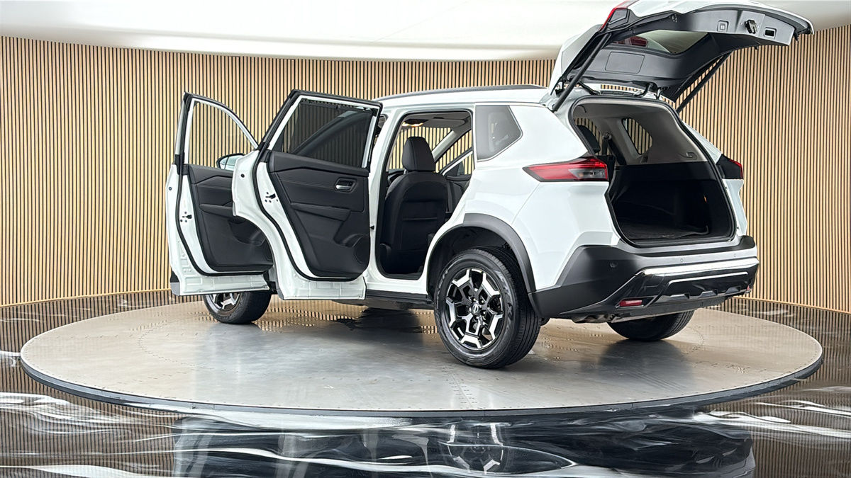 More views of Nissan X-Trail