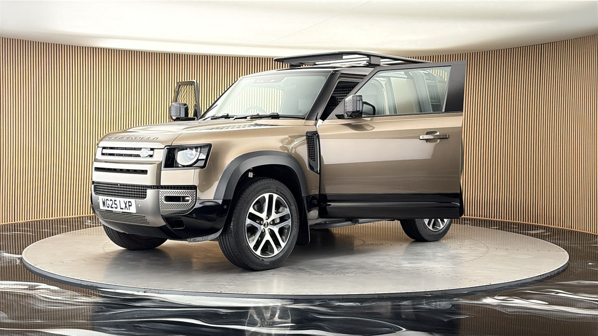 Land Rover Defender 90 Image 22