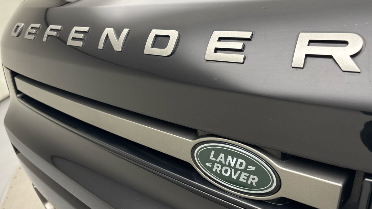 Land Rover Defender 90 Image 24