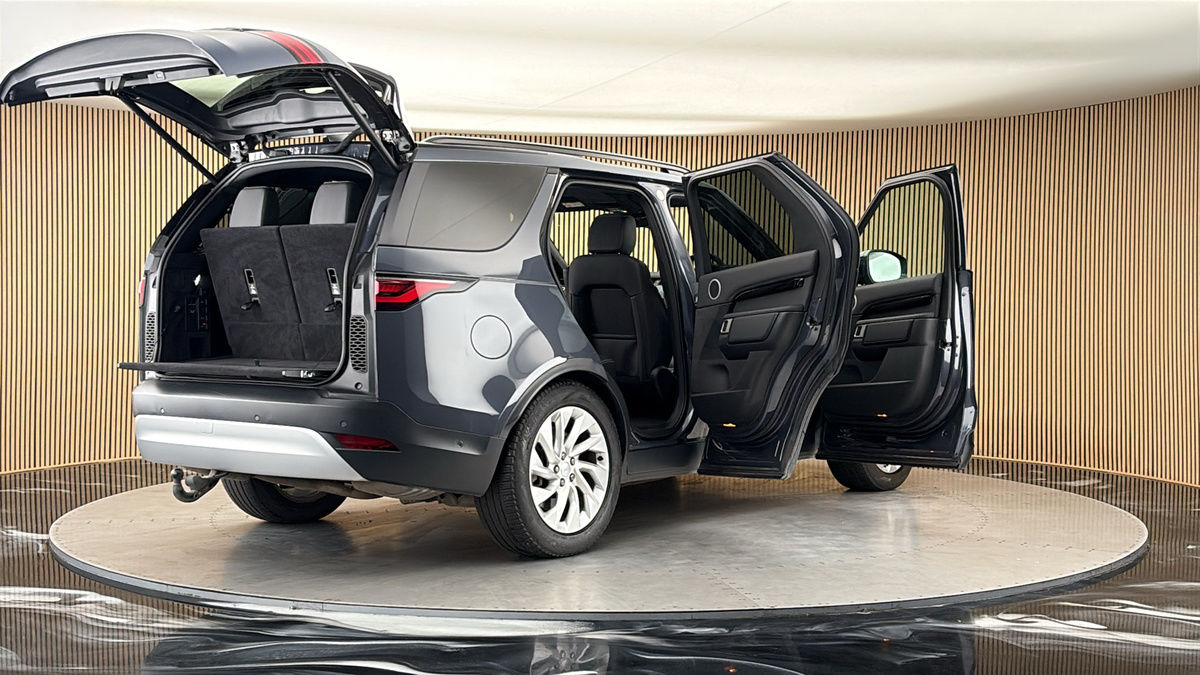 More views of Land Rover Discovery