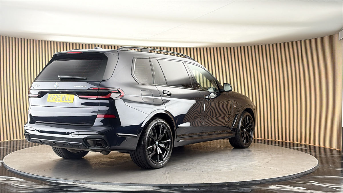 More views of BMW X7
