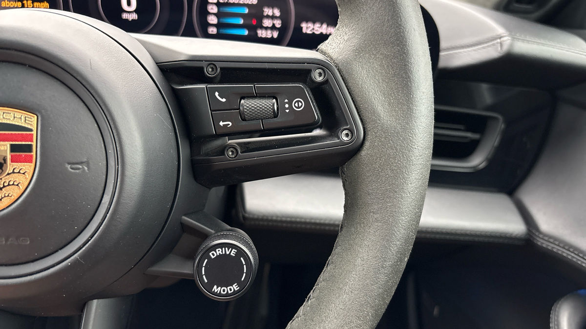 Porsche Taycan Image 14
