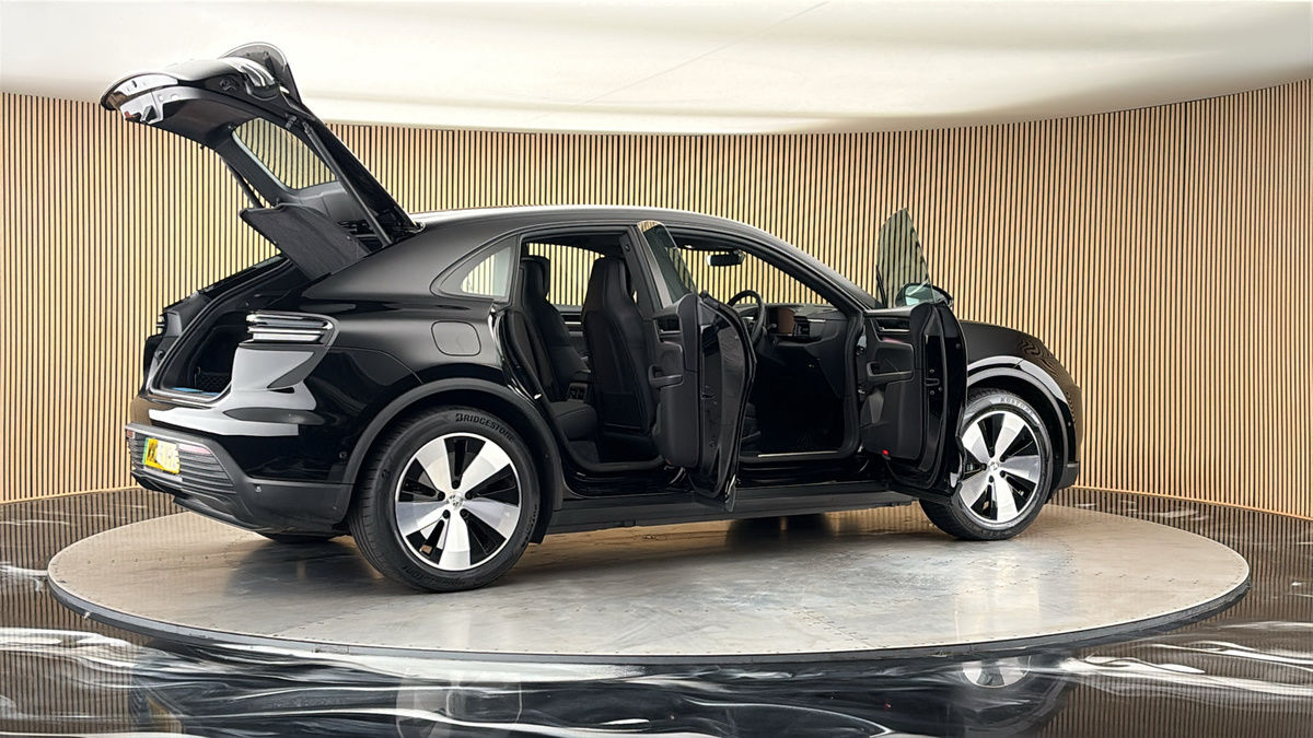 More views of Porsche Macan