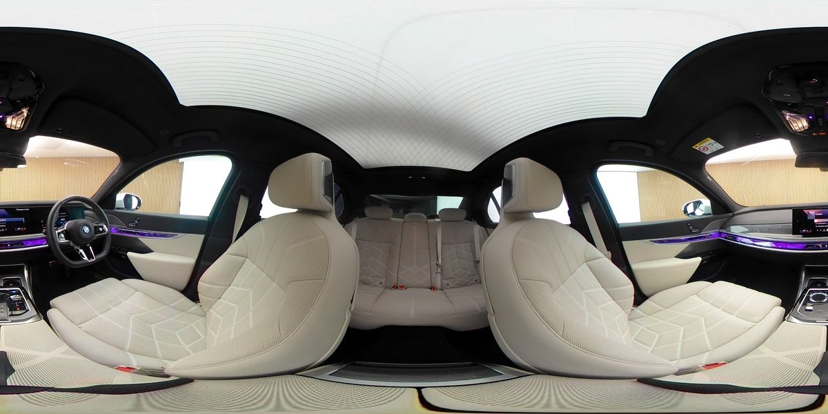 More views of BMW i7