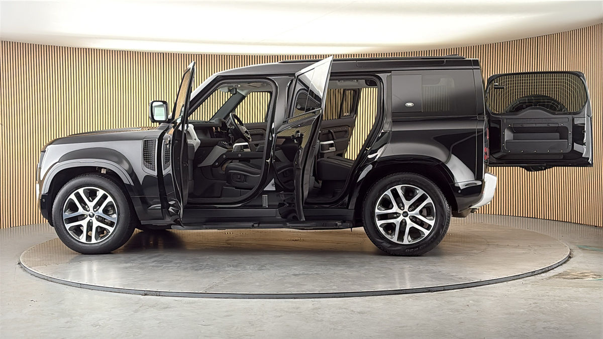 More views of Land Rover Defender 110