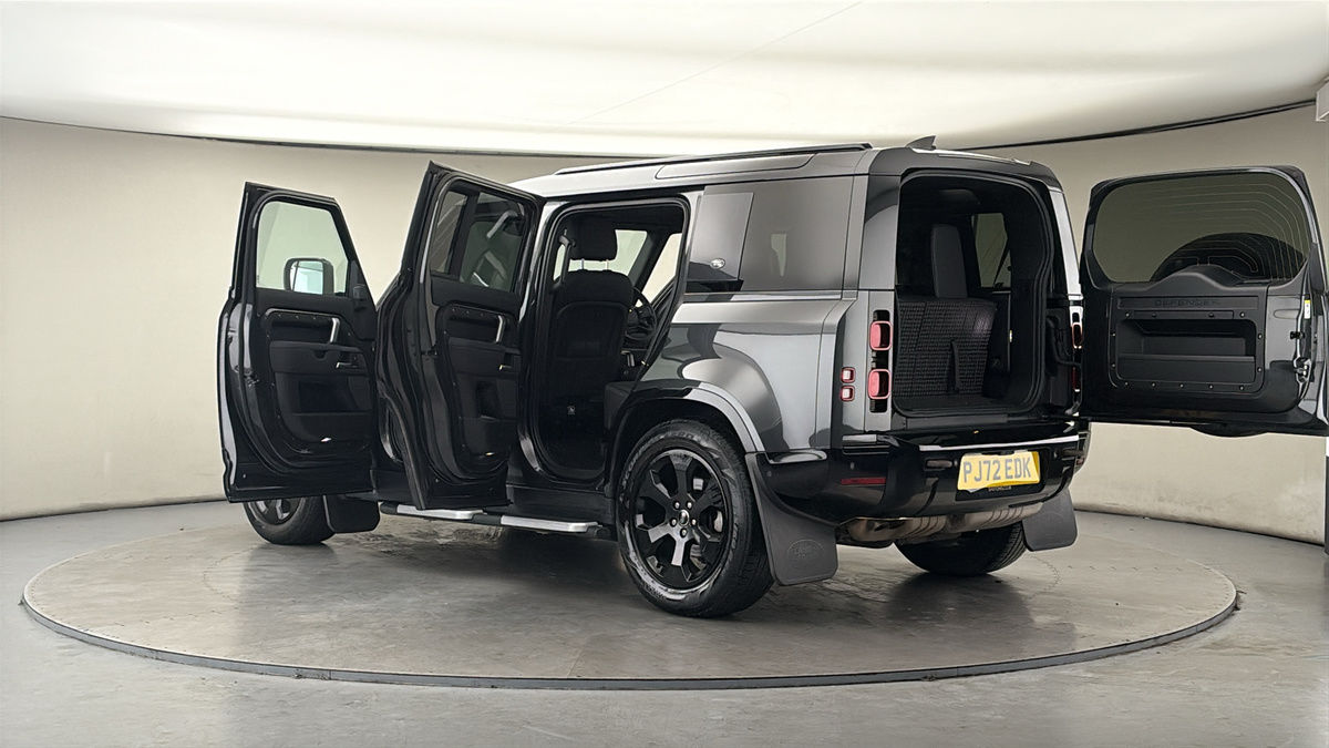 More views of Land Rover Defender 110