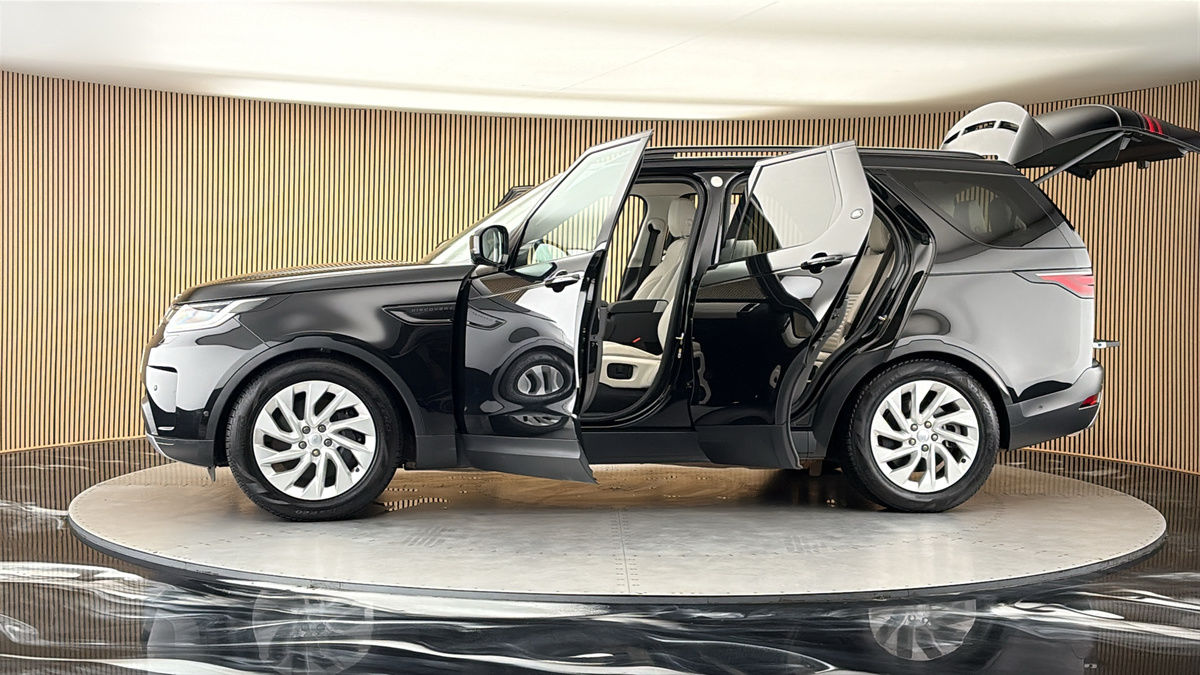 More views of Land Rover Discovery