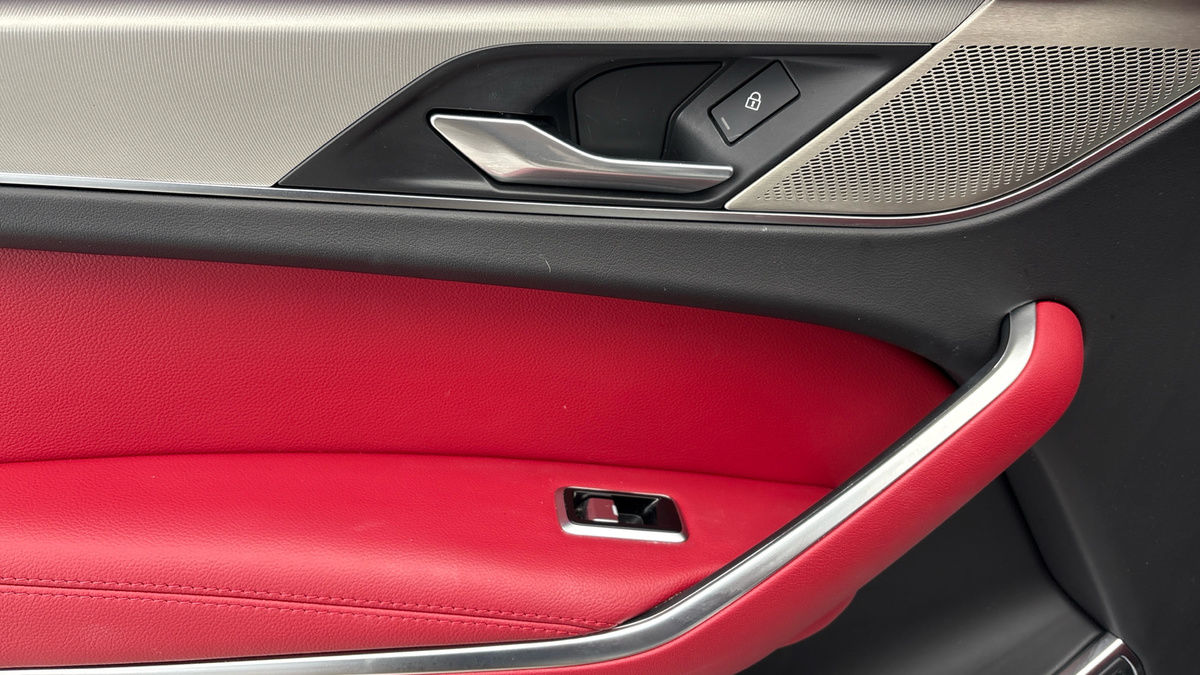 Jaguar F-PACE Image 19