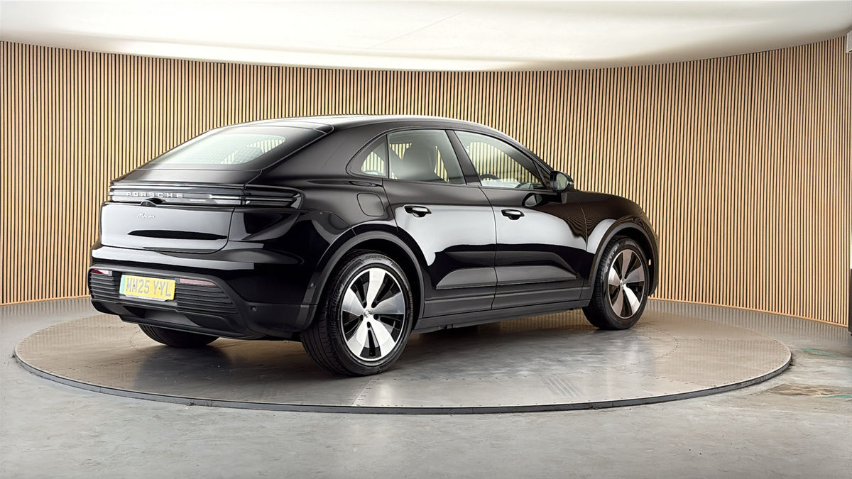 Porsche Macan Image 22
