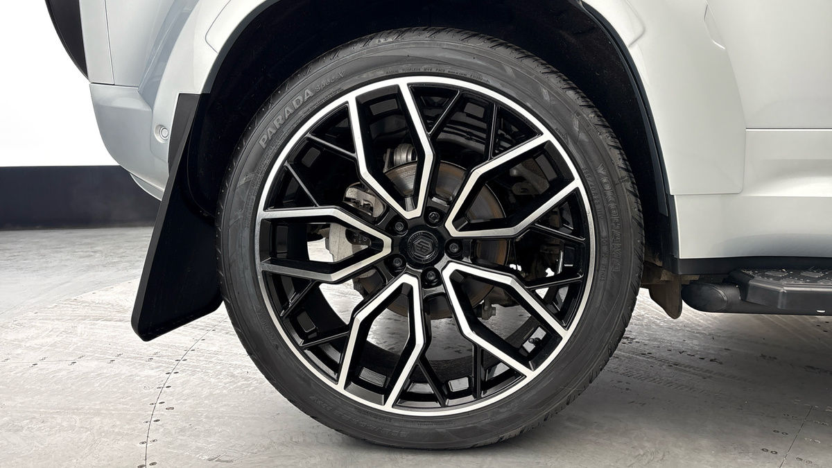 Land Rover Defender 110 Urban Image 10