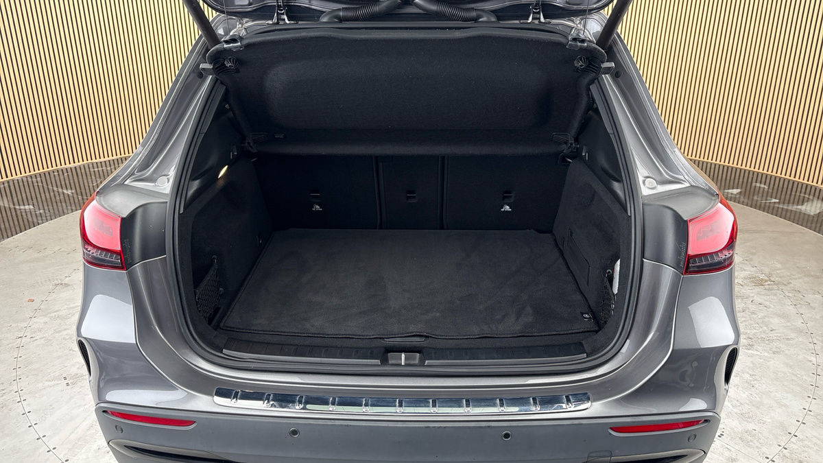 Mercedes-Benz GLA Image 11