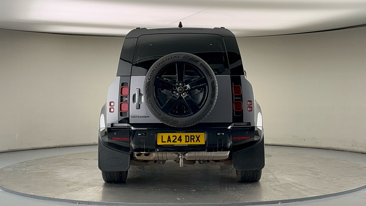 Land Rover Defender 110 Image 4