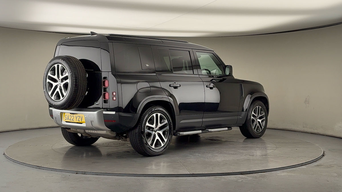 Land Rover Defender 110 Image 21