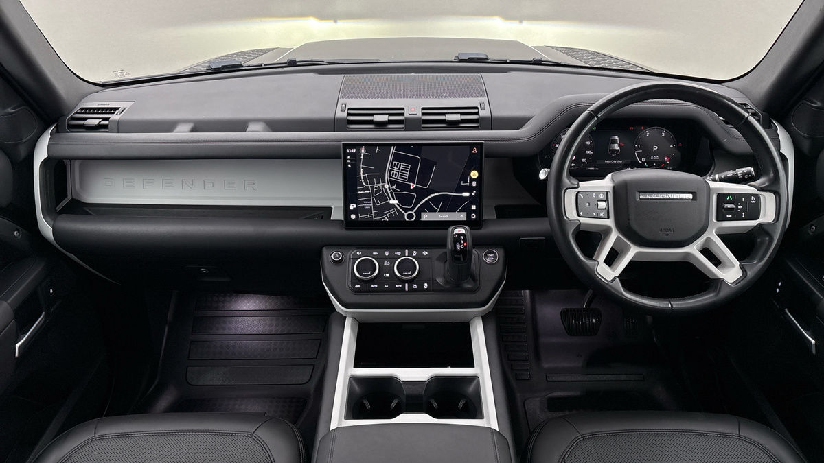 Land Rover Defender 110 Image 12