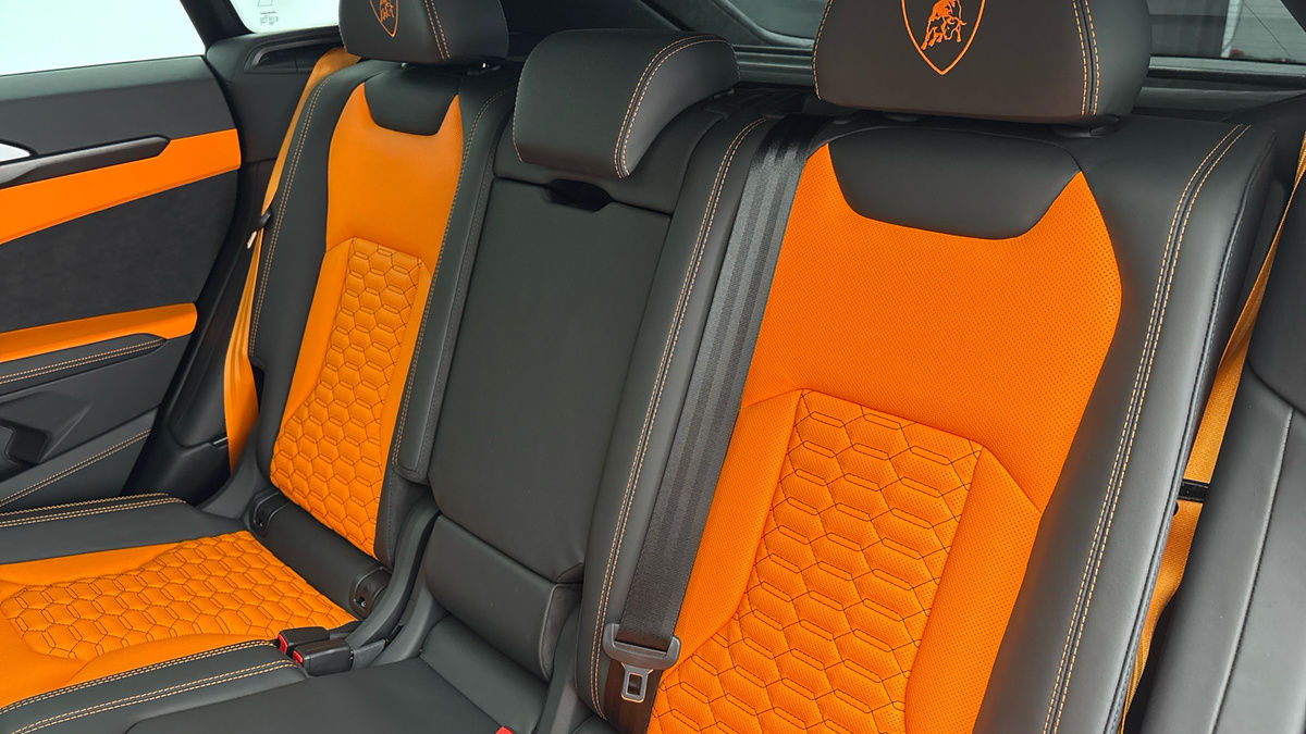 Lamborghini Urus Image 8