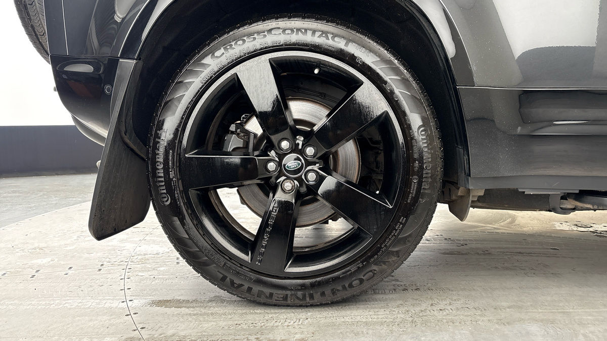 Land Rover Defender 110 Image 20