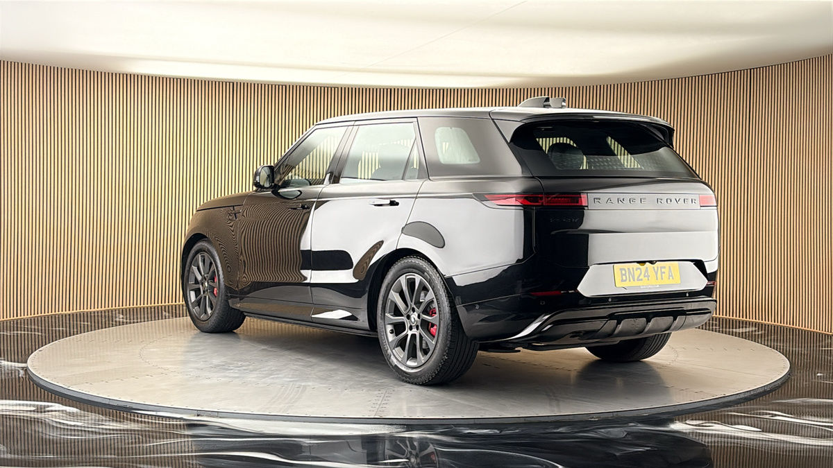 Land Rover Range Rover Sport Image 2