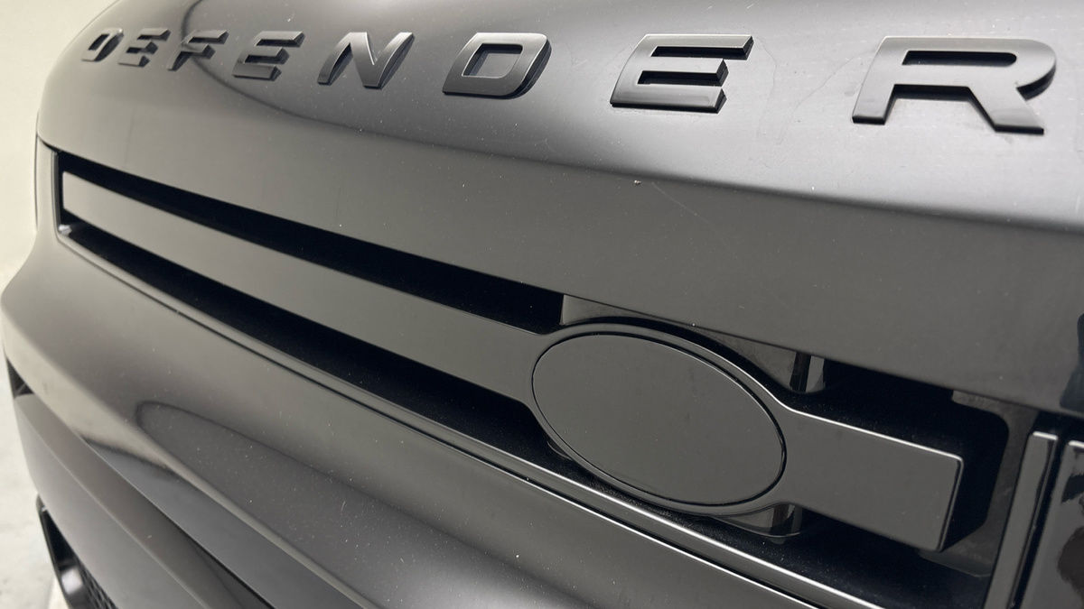 Land Rover Defender 110 Image 24