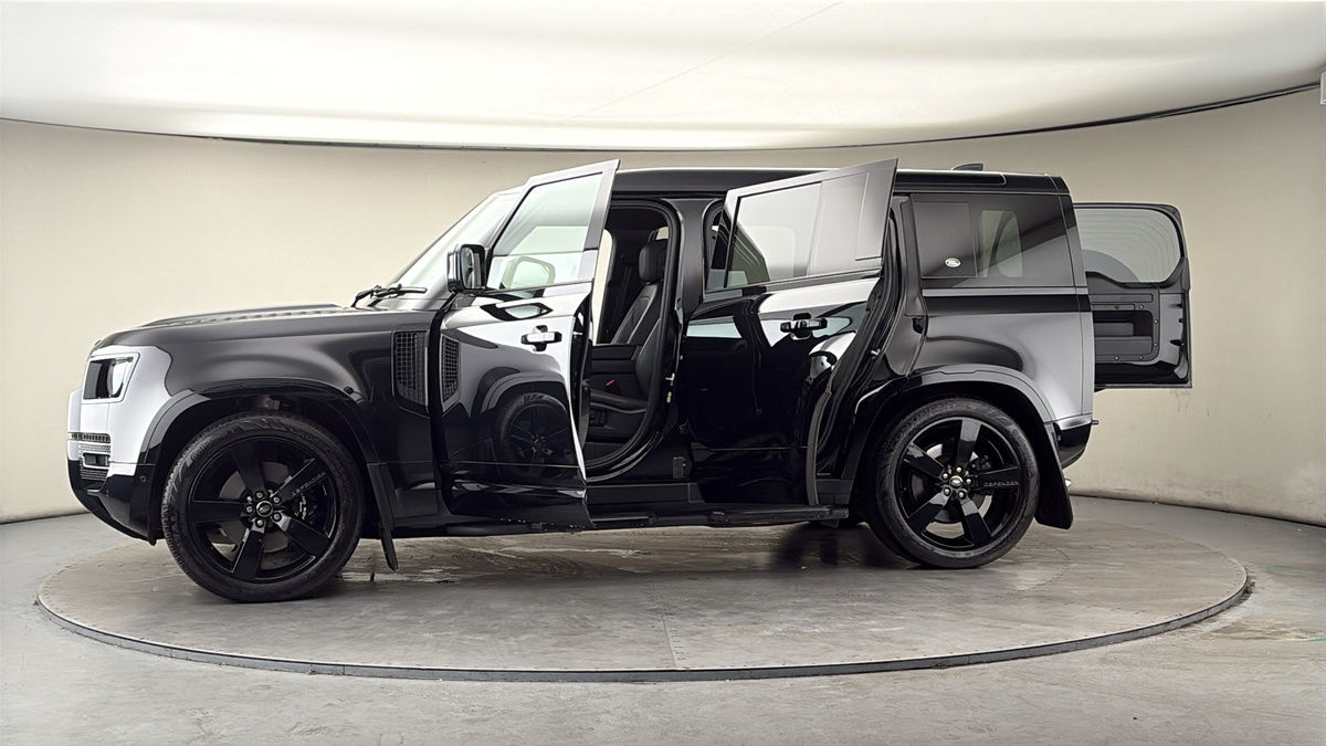 More views of Land Rover Defender 110