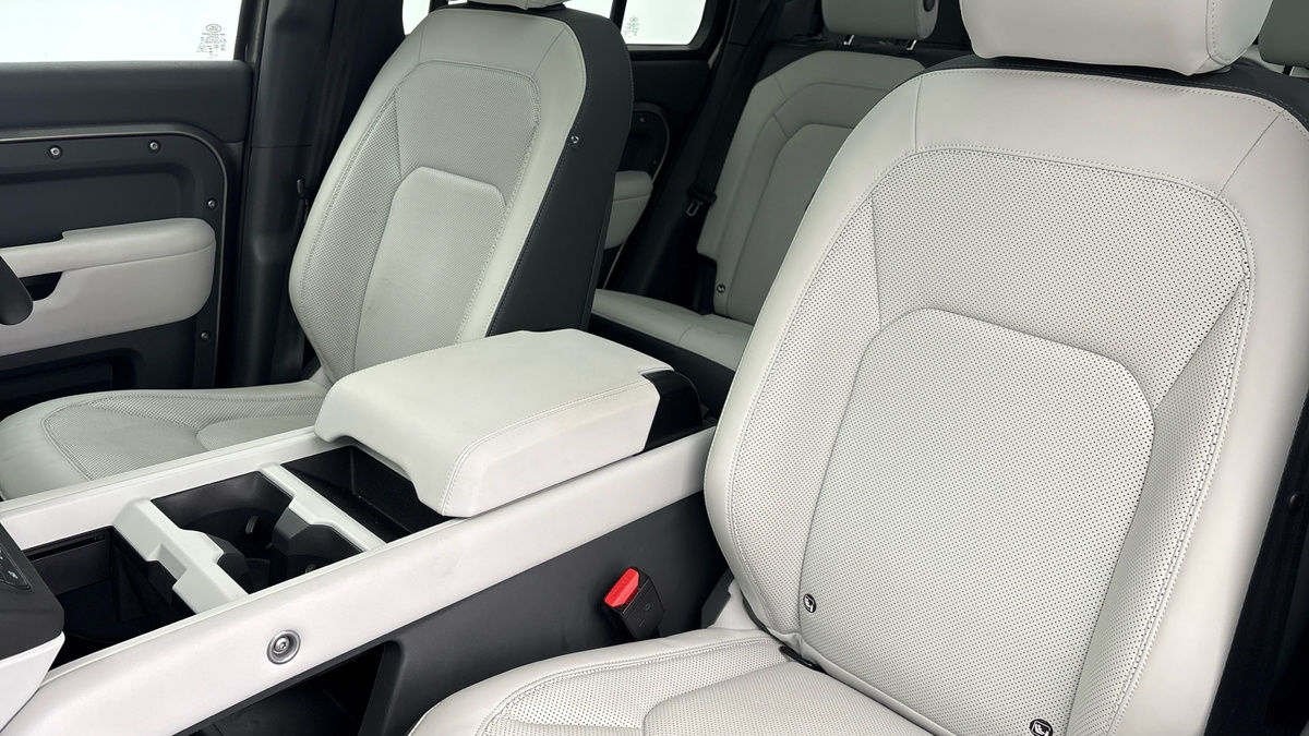 Land Rover Defender 110 Urban Image 20