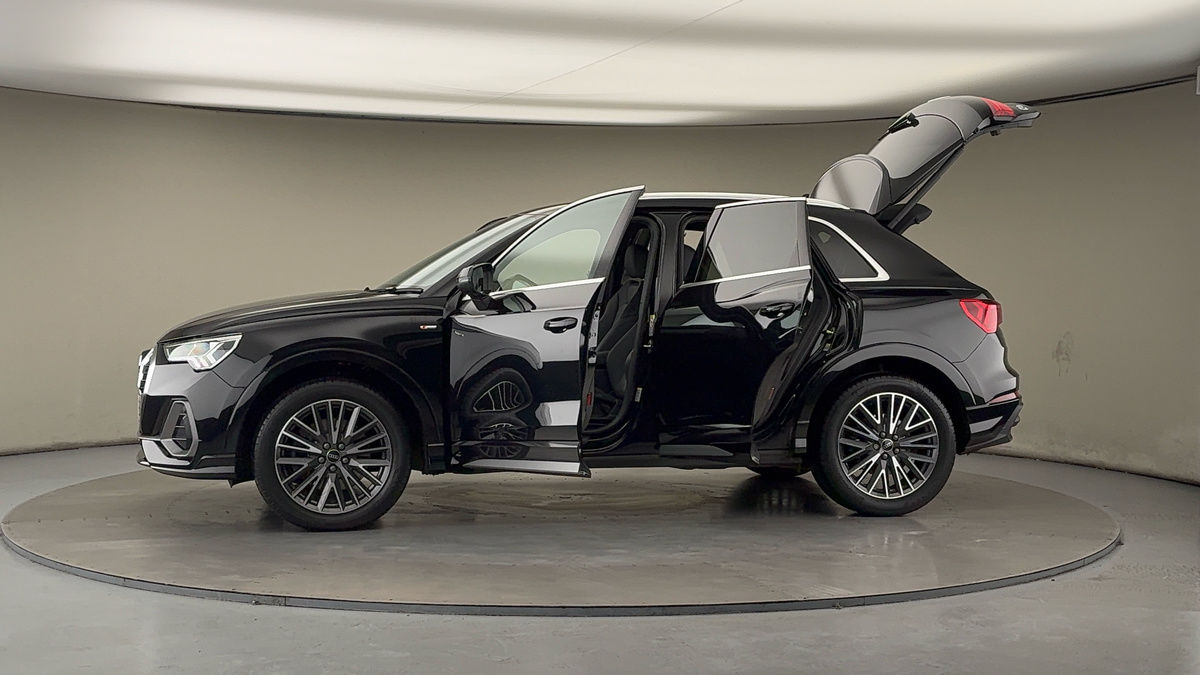 More views of Audi Q3