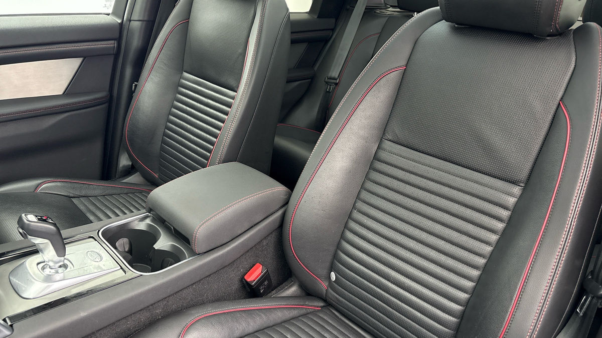 Land Rover Discovery Sport Image 7