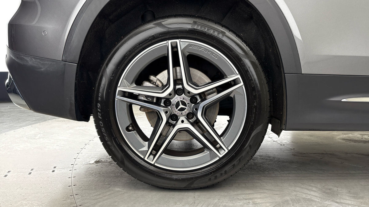 Mercedes-Benz GLB Image 10