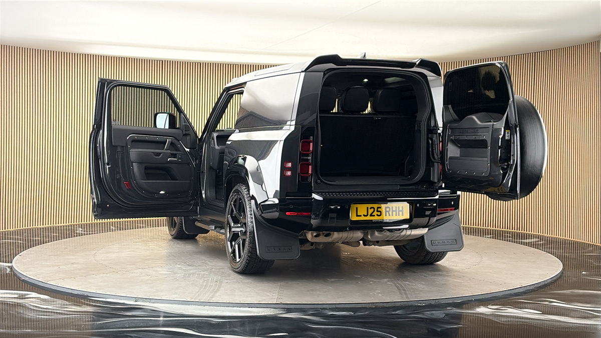 More views of Land Rover Defender 90