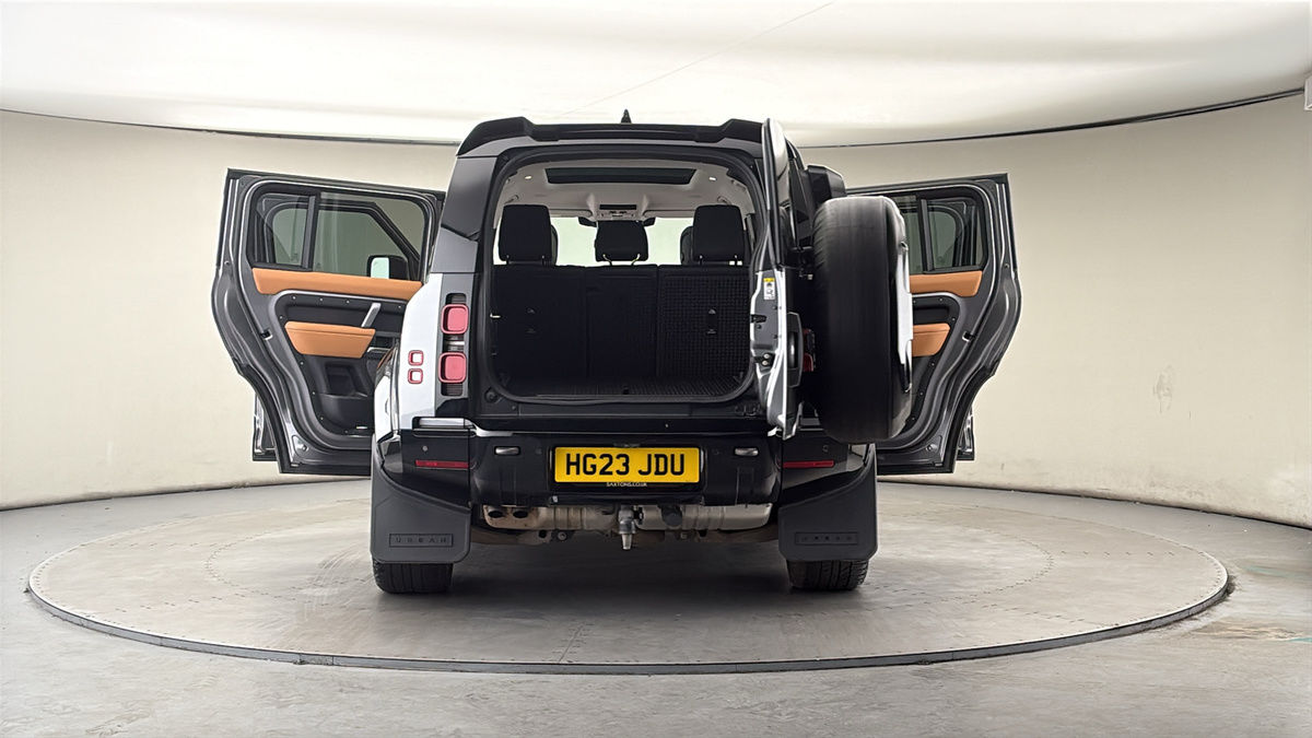 More views of Land Rover Defender 110