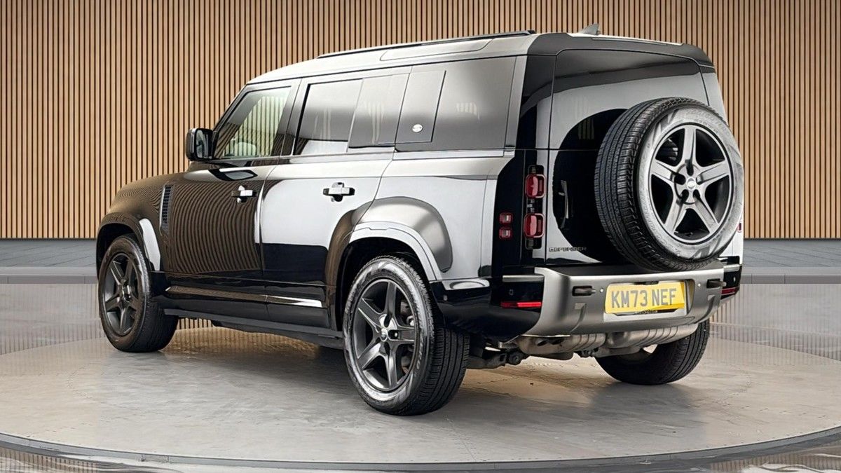 Land Rover Defender 110 Image 2