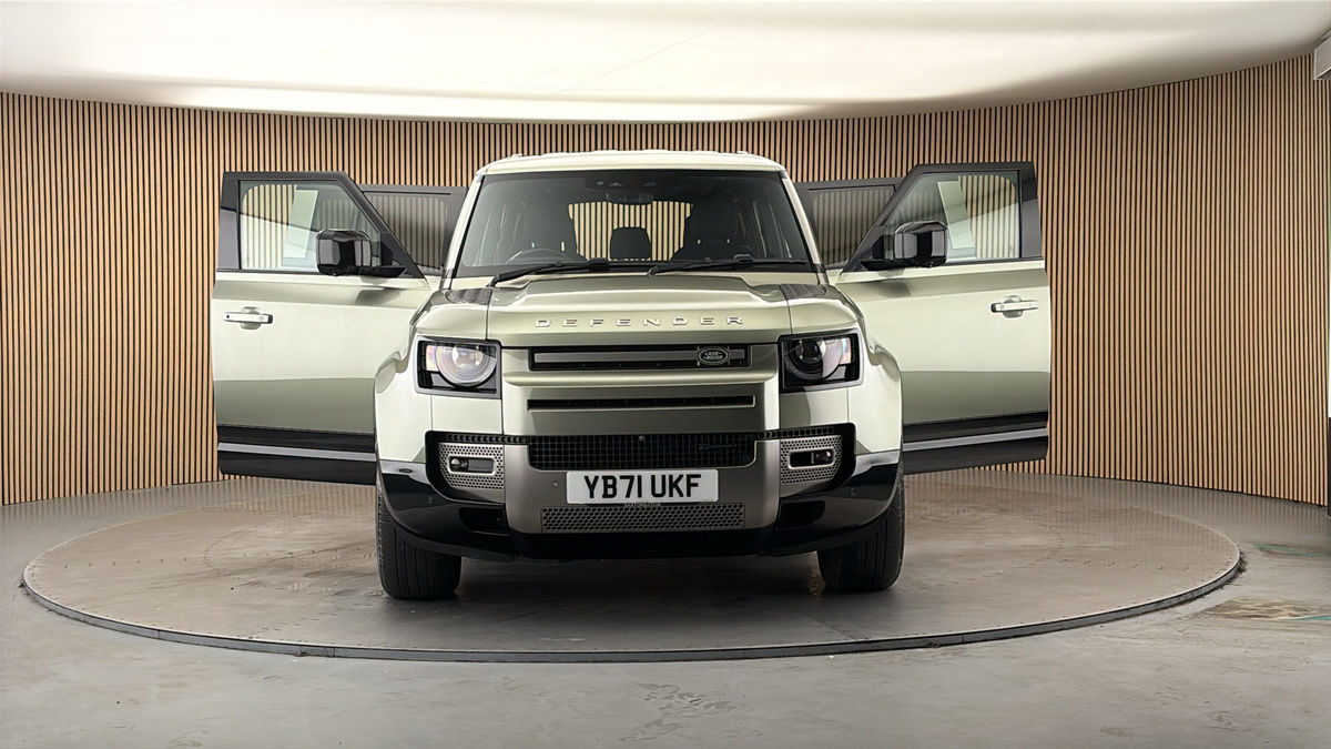 More views of Land Rover Defender 110