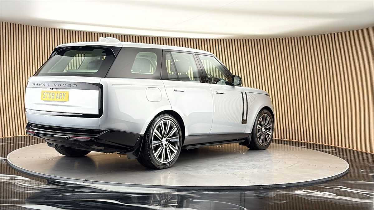 More views of Land Rover Range Rover