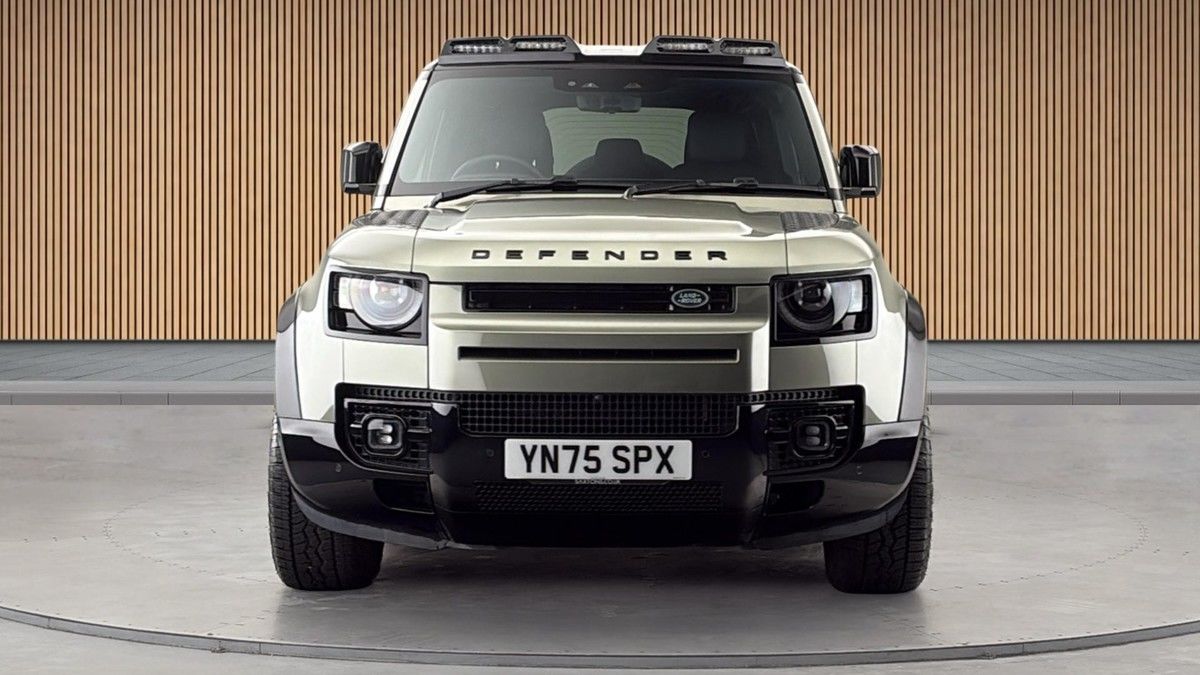 Land Rover Defender 110 Image 3