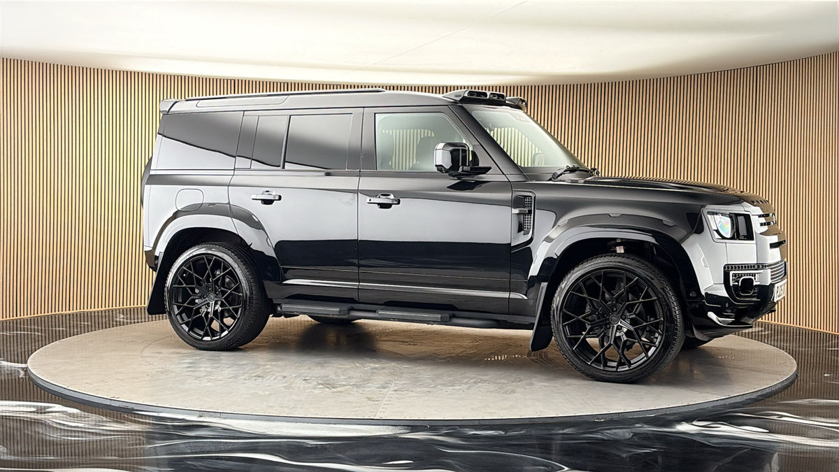 More views of Land Rover Defender 110