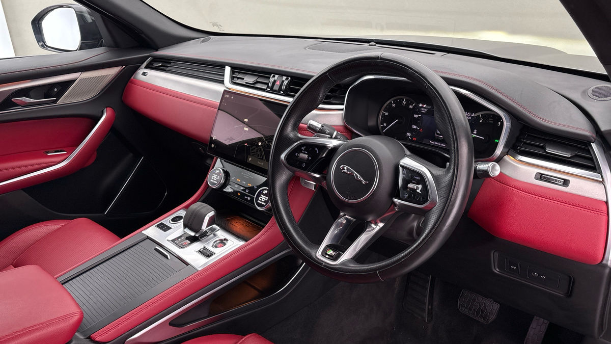 Jaguar F-PACE Image 5