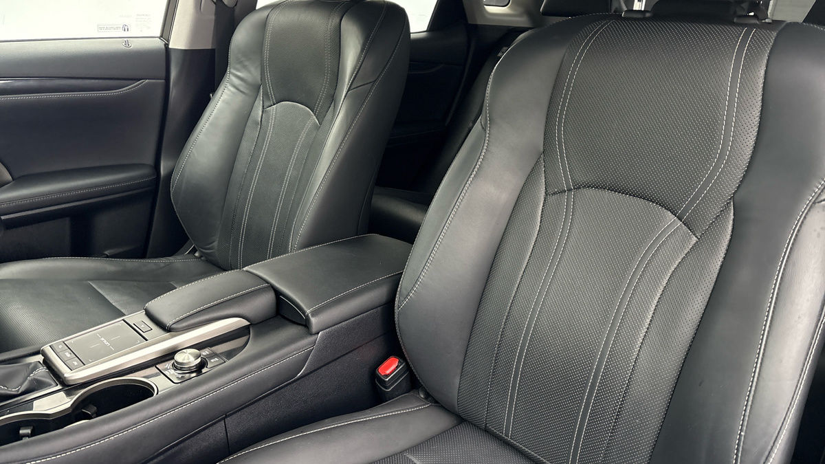 Lexus RX Image 7