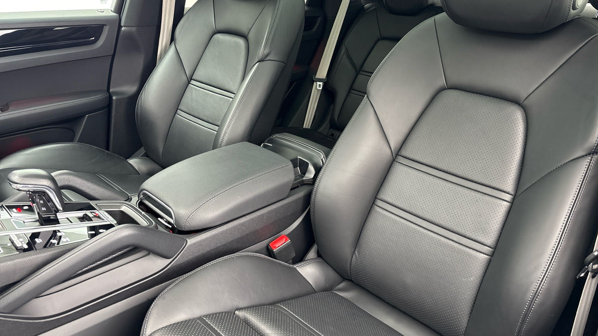 Porsche Cayenne Image 7