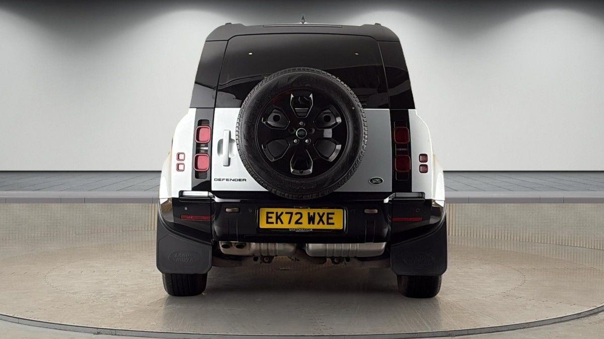 Land Rover Defender 110 Image 4