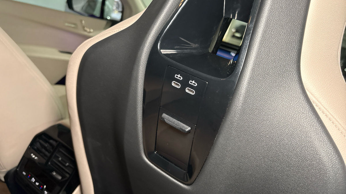 BMW iX Image 21