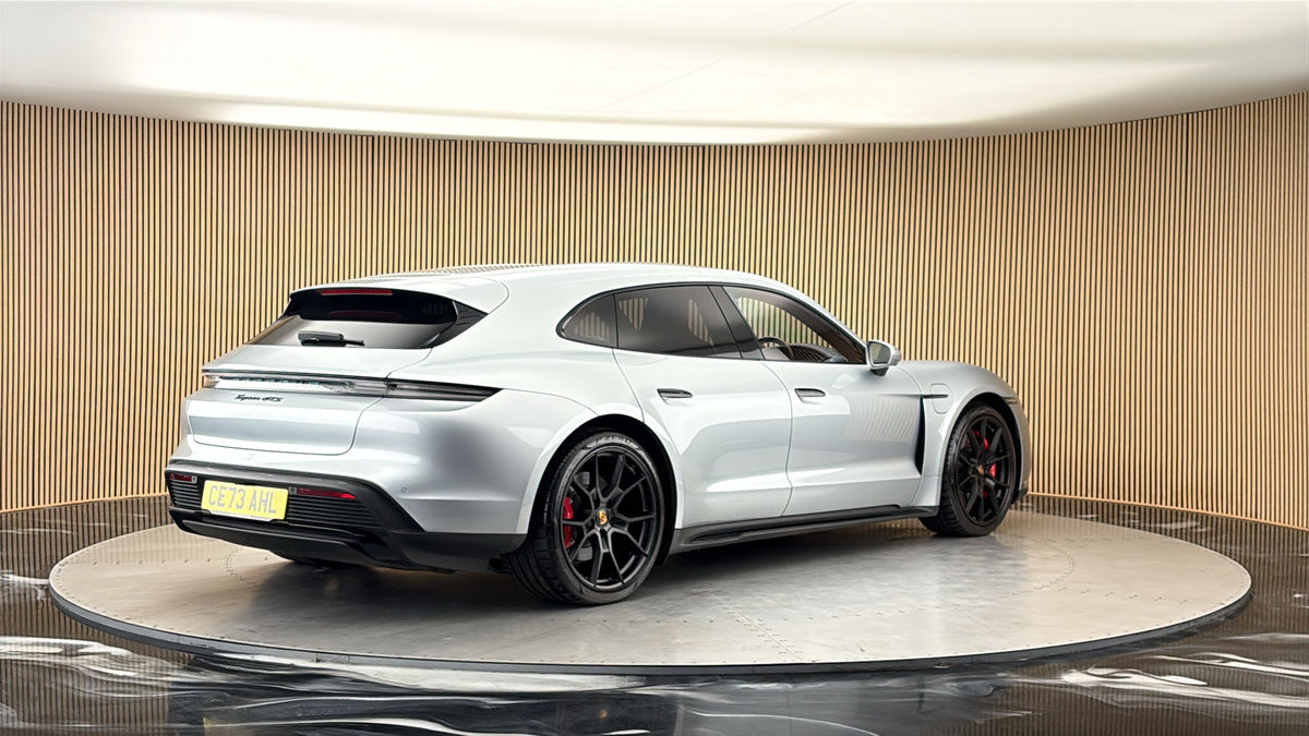 Porsche Taycan Image 21
