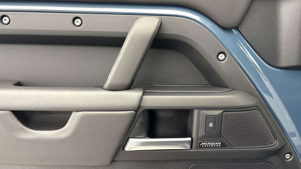 Land Rover Defender 90 Urban Image 19