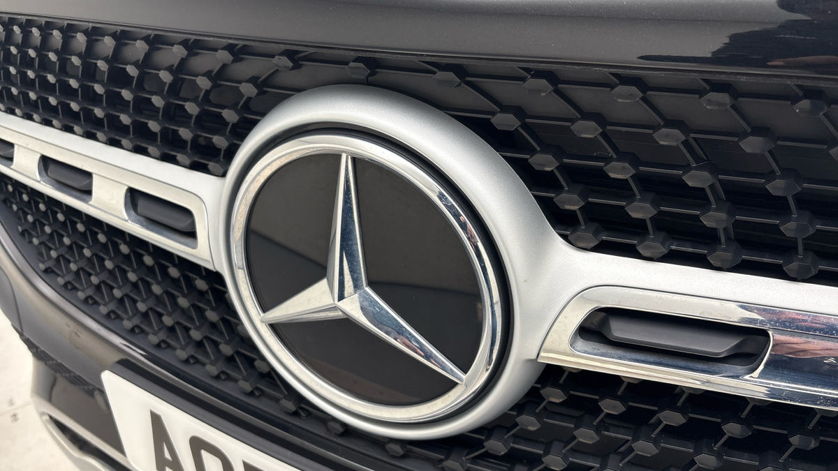 Mercedes-Benz GLA Image 24