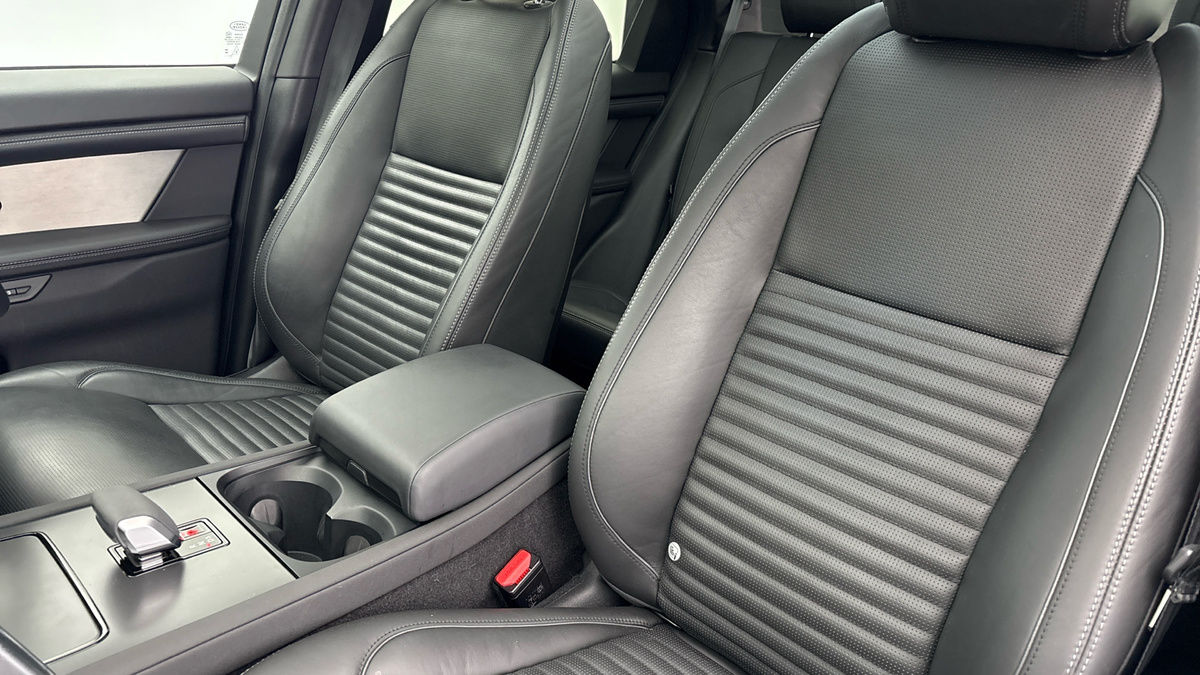 Land Rover Discovery Sport Image 7