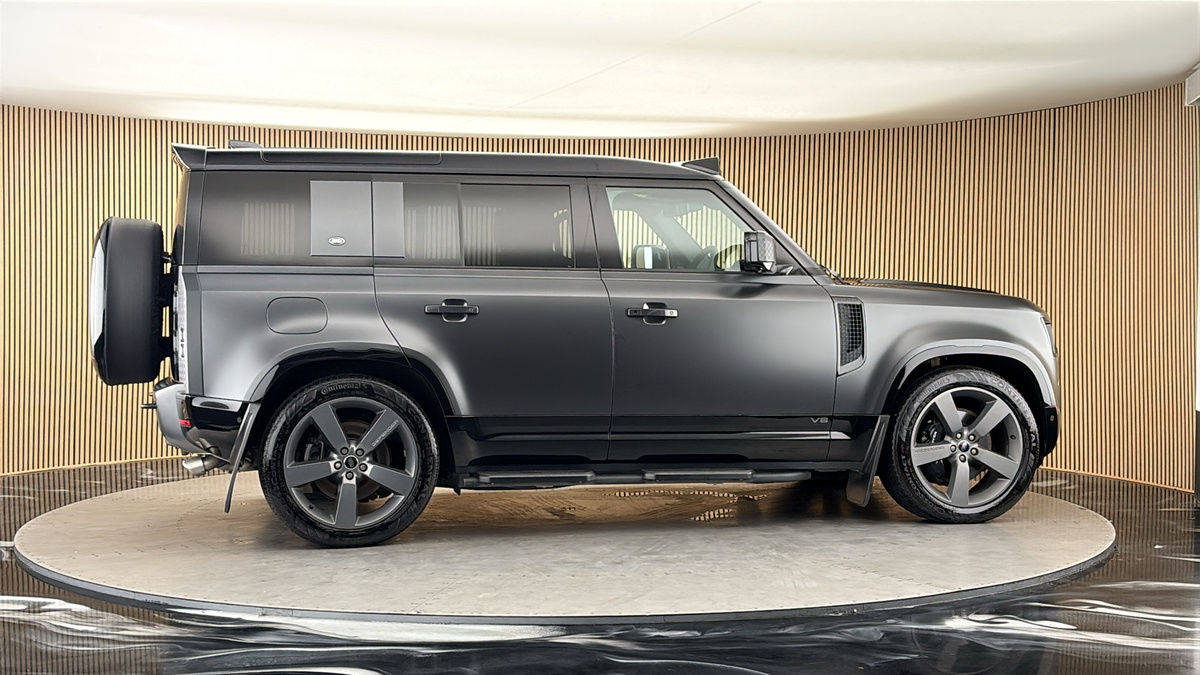 More views of Land Rover Defender 110