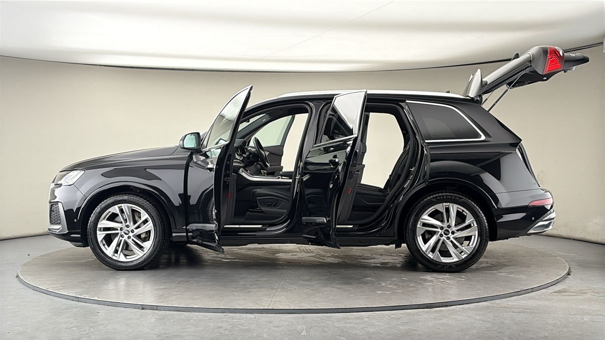 More views of Audi Q7