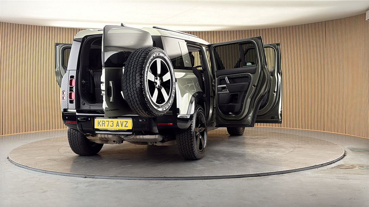 More views of Land Rover Defender 110